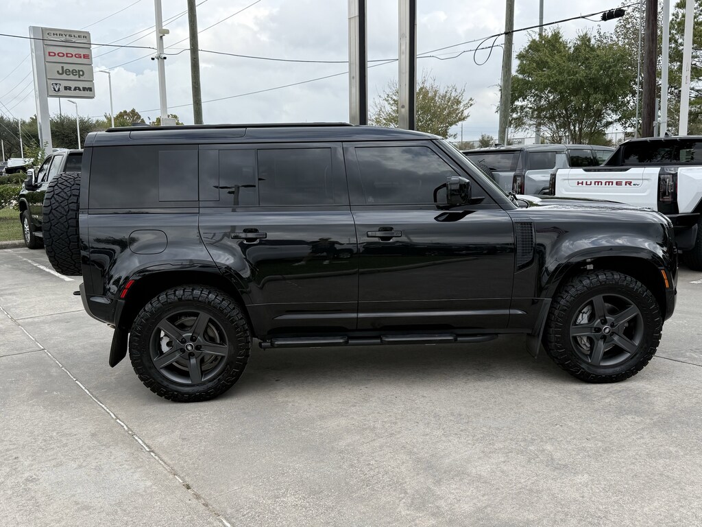 Used 2025 Land Rover Defender 110 X-Dynamic SE SUV