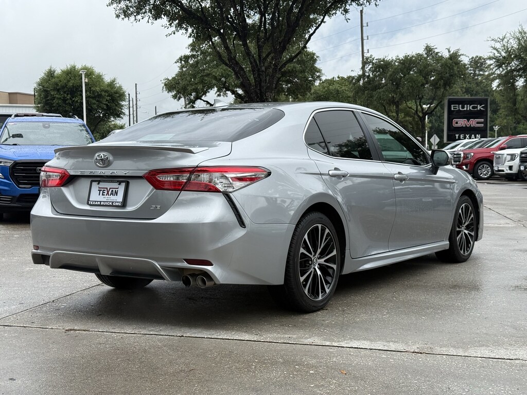 Used 2020 Toyota Camry SE Sedan