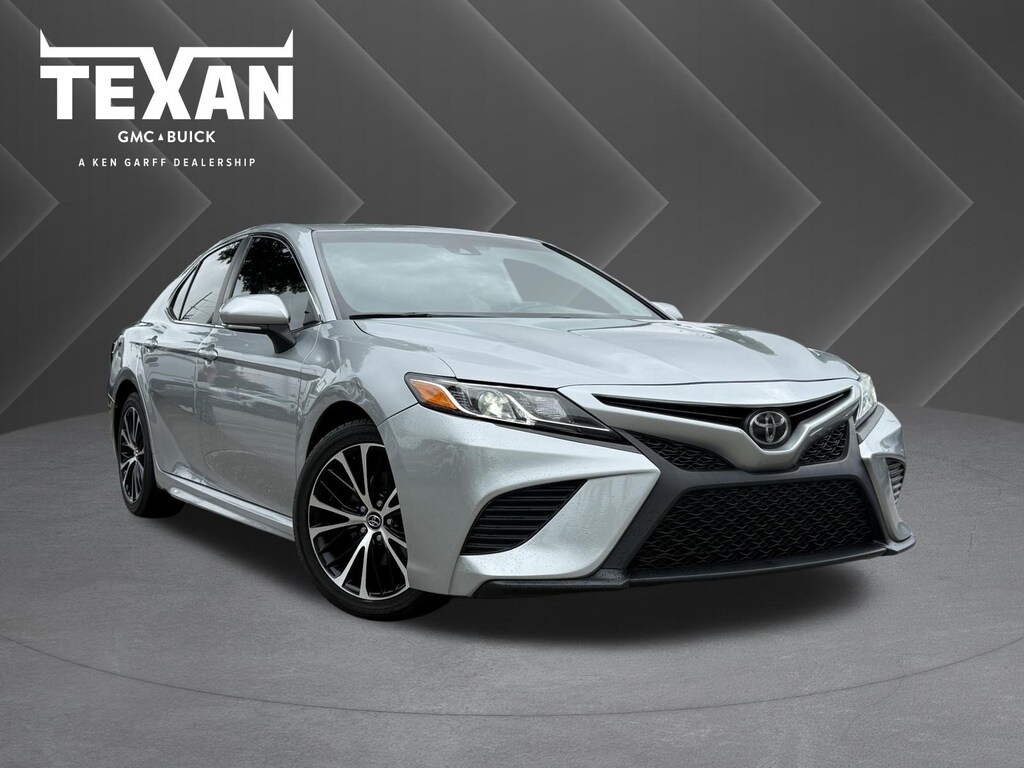 Used 2020 Toyota Camry SE Sedan