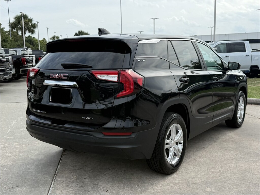 Used 2024 GMC Terrain SLE SUV