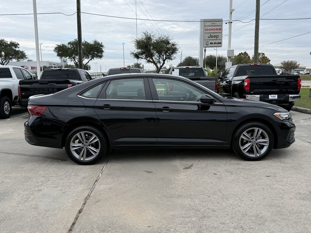 Used 2024 Volkswagen Jetta SE Sedan