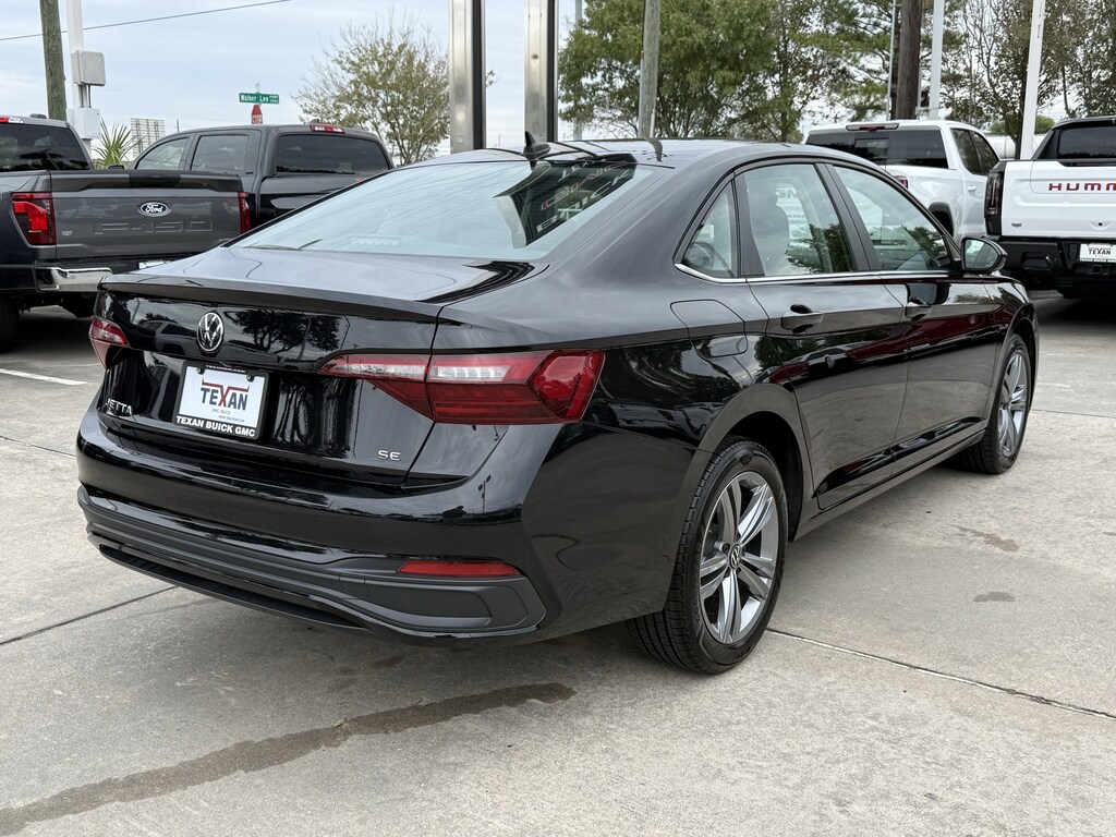 Used 2024 Volkswagen Jetta SE Sedan