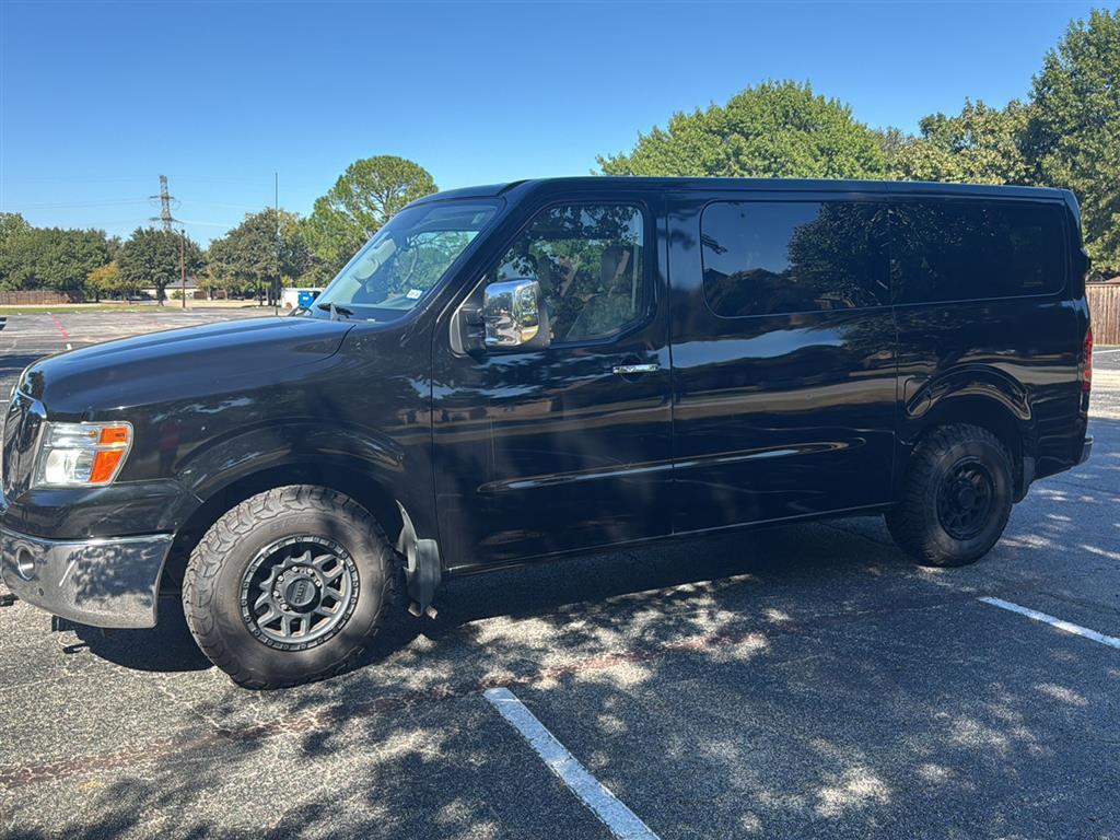 2018 Nissan NV3500 photo 2