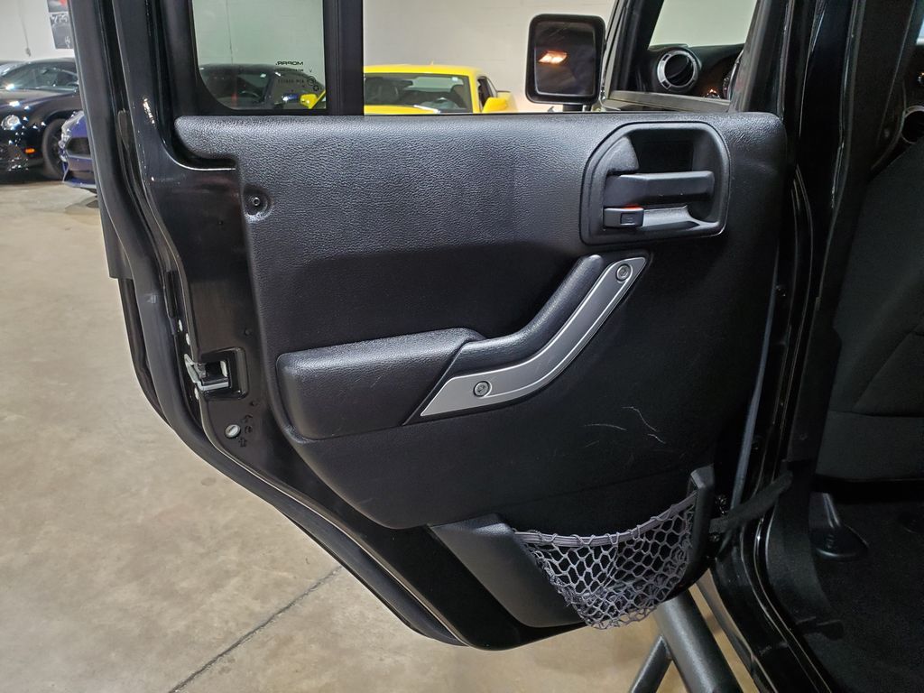 2015 Jeep Wrangler Unlimited Rubicon - Photo 29