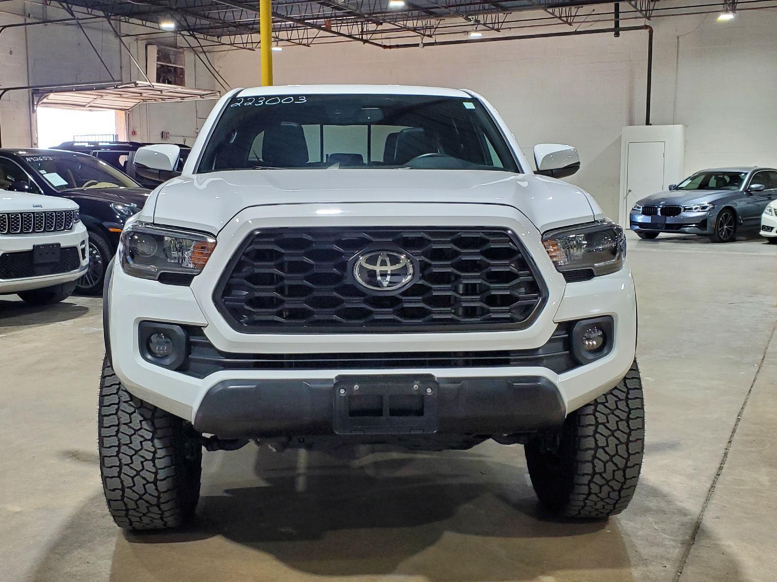 2020 Toyota Tacoma TRD Off-Road photo 2
