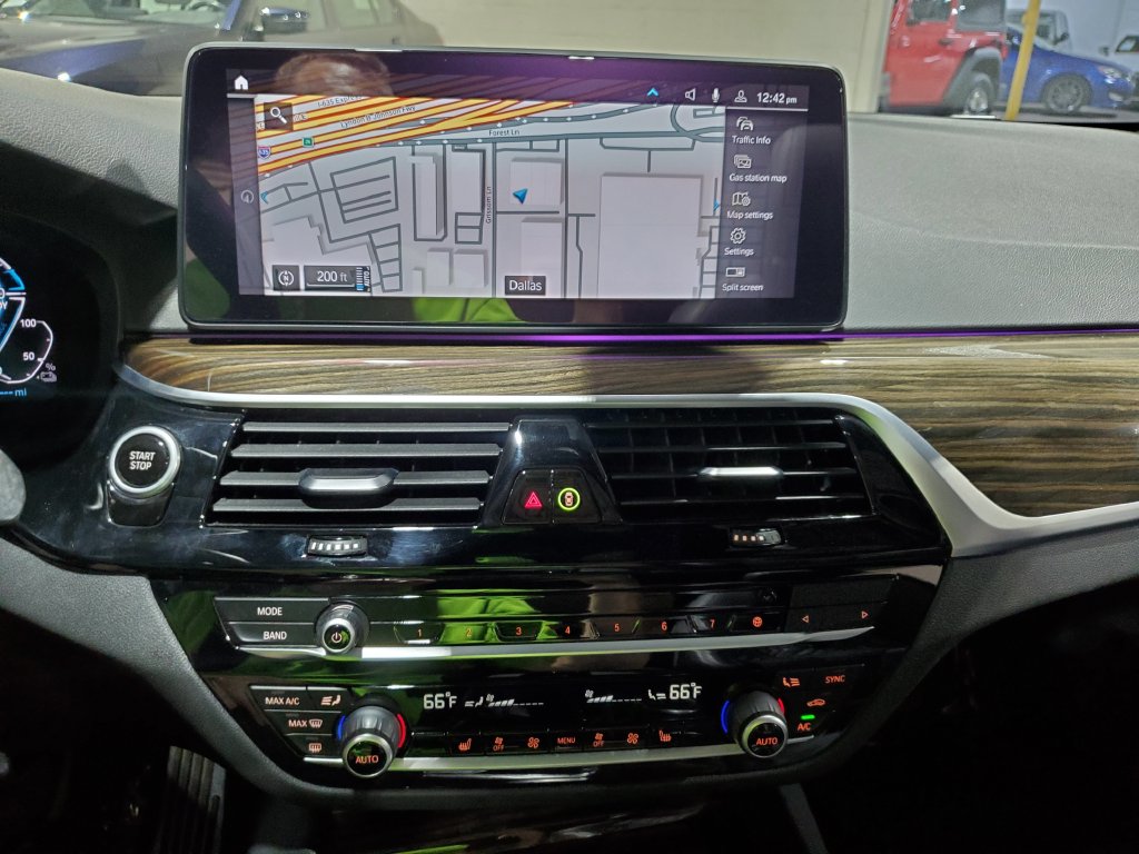 2021 BMW 5 Series 530e - Photo 30