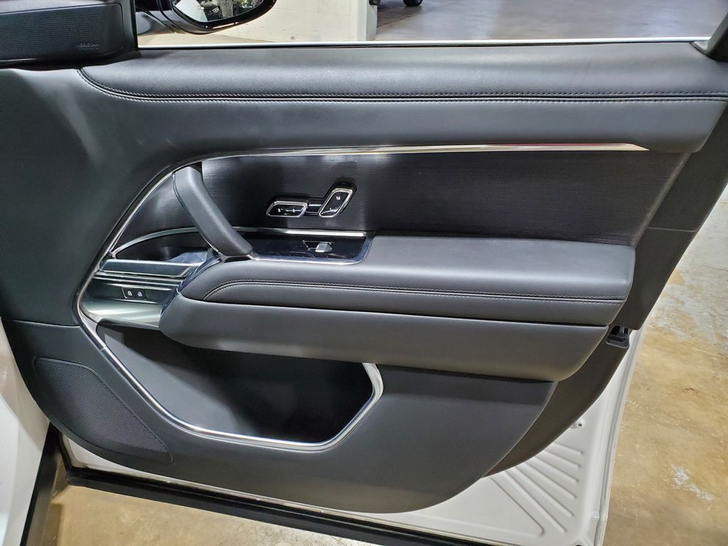 2024 Land Rover Range Rover SE - Photo 17