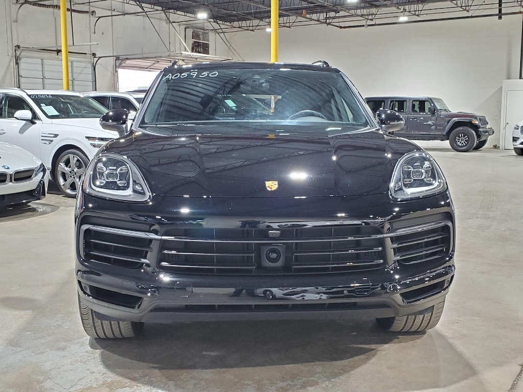 2023 Porsche Cayenne Base photo 3