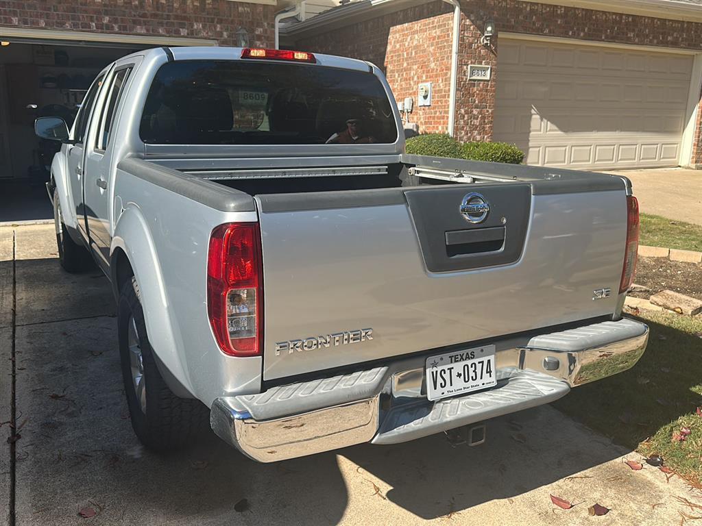 2009 Nissan Frontier SE Crew Cab photo 3