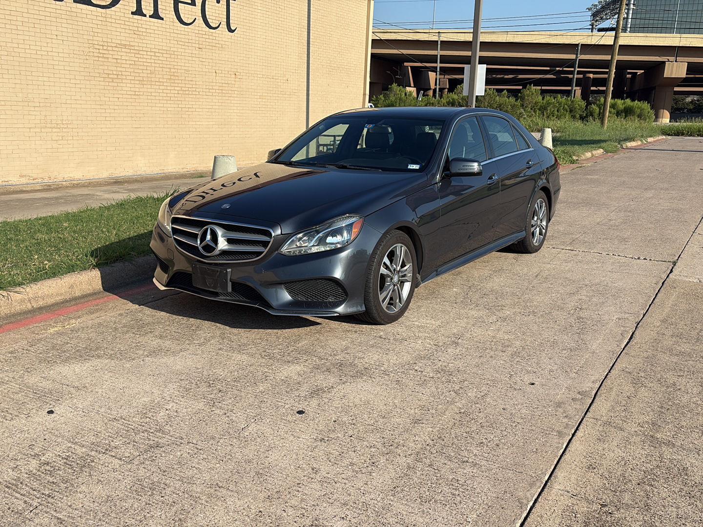 2016 Mercedes Benz E 250 BlueTEC photo 2