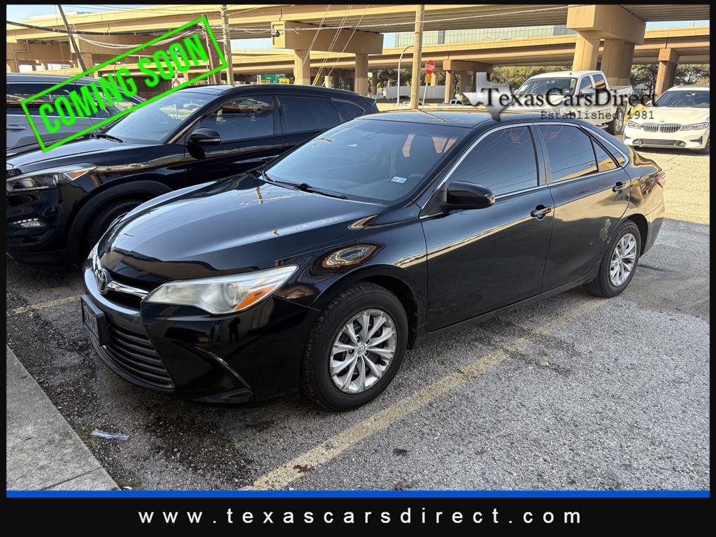 2015 Toyota Camry LE photo 2