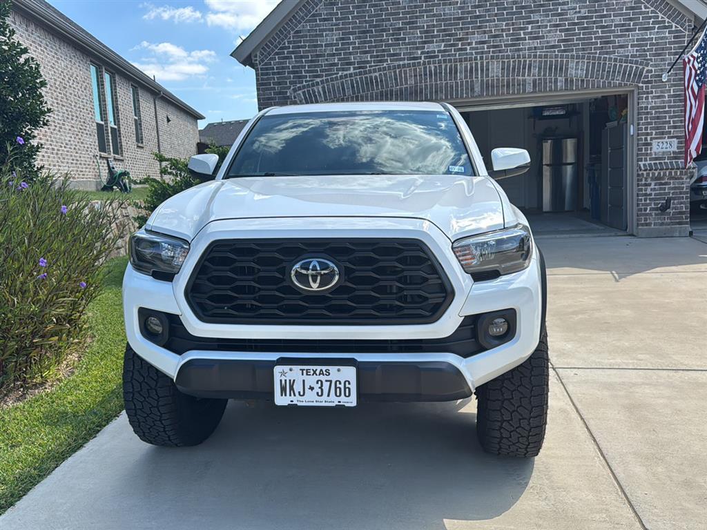 2020 Toyota Tacoma TRD Off-Road photo 3