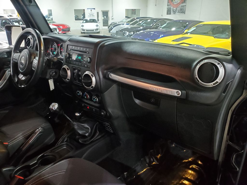 2015 Jeep Wrangler Unlimited Rubicon - Photo 15