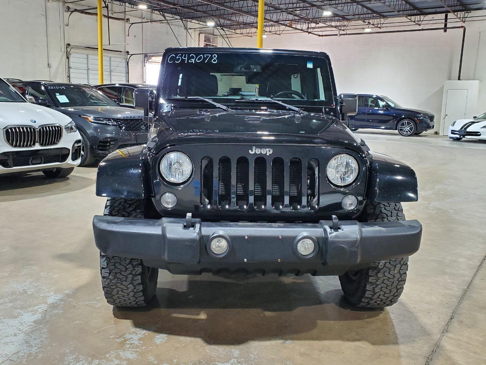 2015 Jeep Wrangler Unlimited Rubicon photo 2