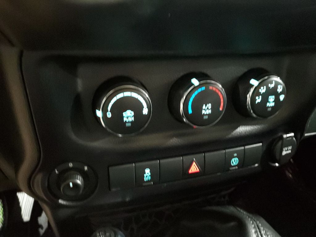 2015 Jeep Wrangler Unlimited Rubicon - Photo 34