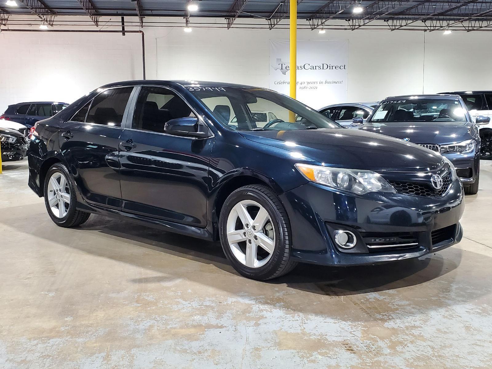 2014 Toyota Camry photo 3