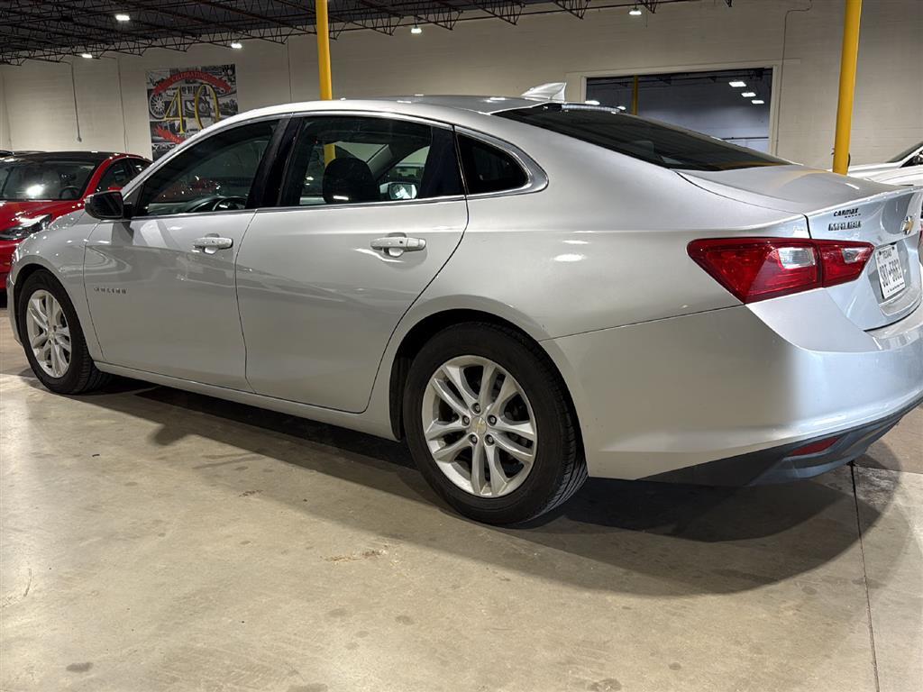 2017 Chevrolet Malibu 1LT photo 2