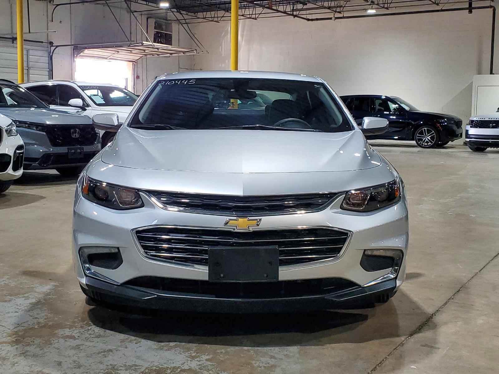 2018 Chevrolet Malibu 1LT photo 2