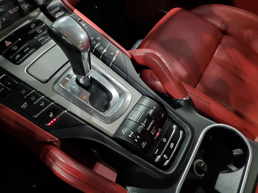 2016 Porsche Cayenne GTS - Photo 37