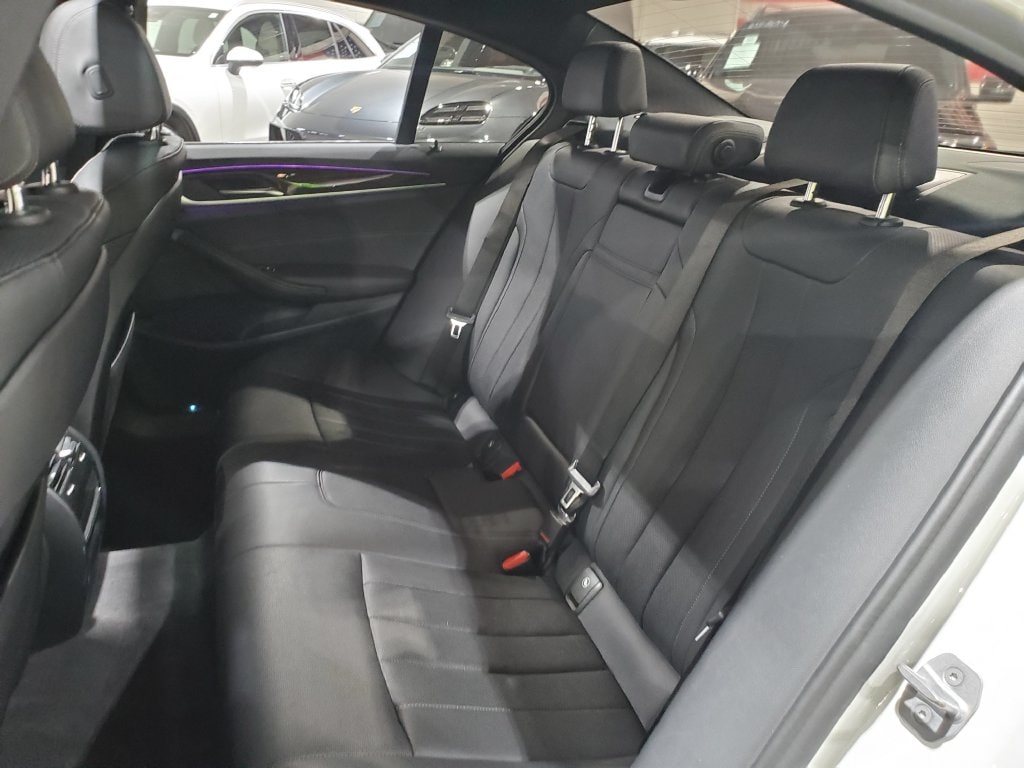 2021 BMW 5 Series 530e - Photo 25