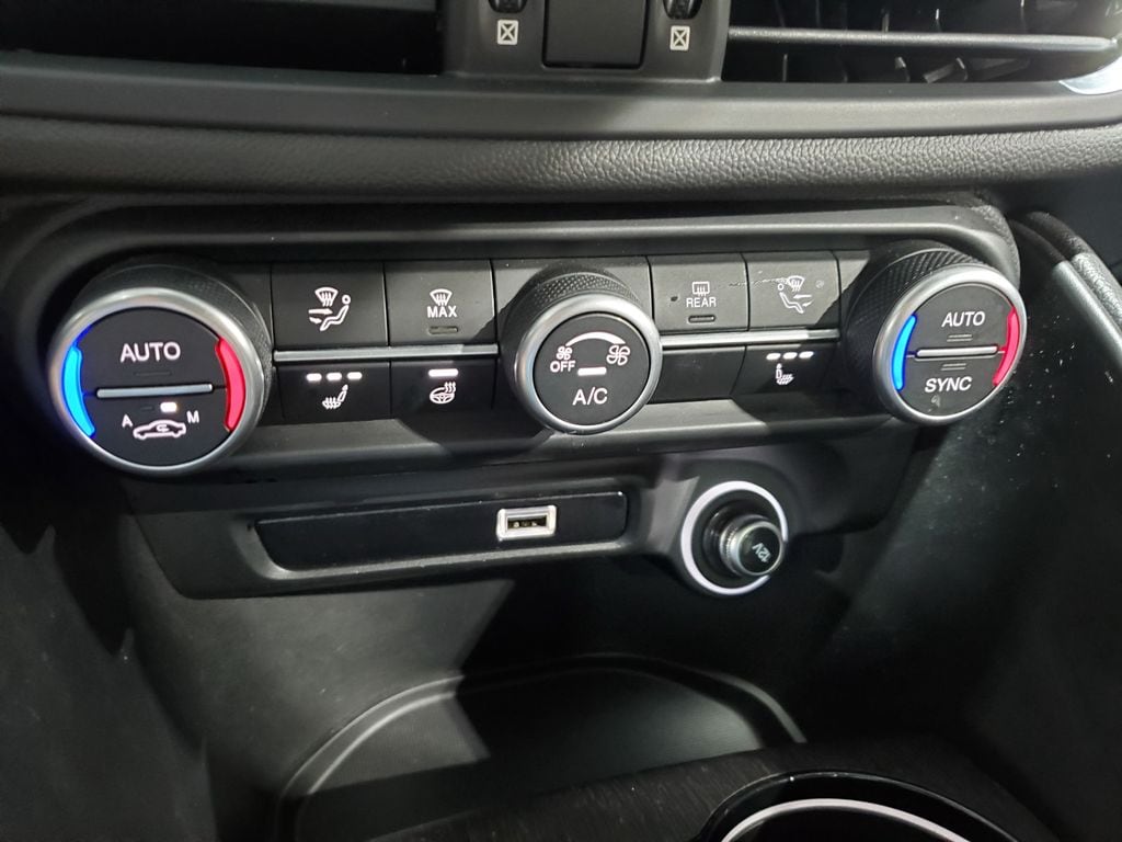 2022 Alfa Romeo Giulia Ti - Photo 31