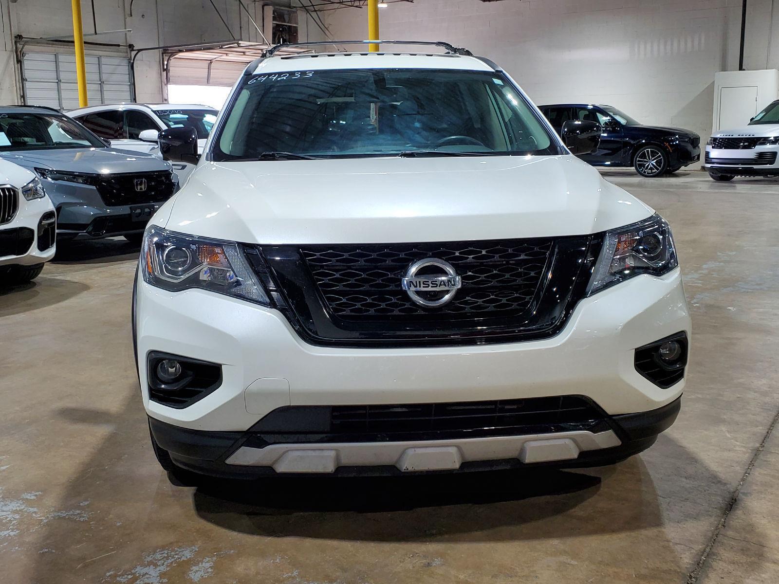 2019 Nissan Pathfinder SL photo 2