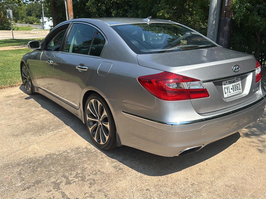2013 Hyundai Genesis 5.0 R-Spec photo 2