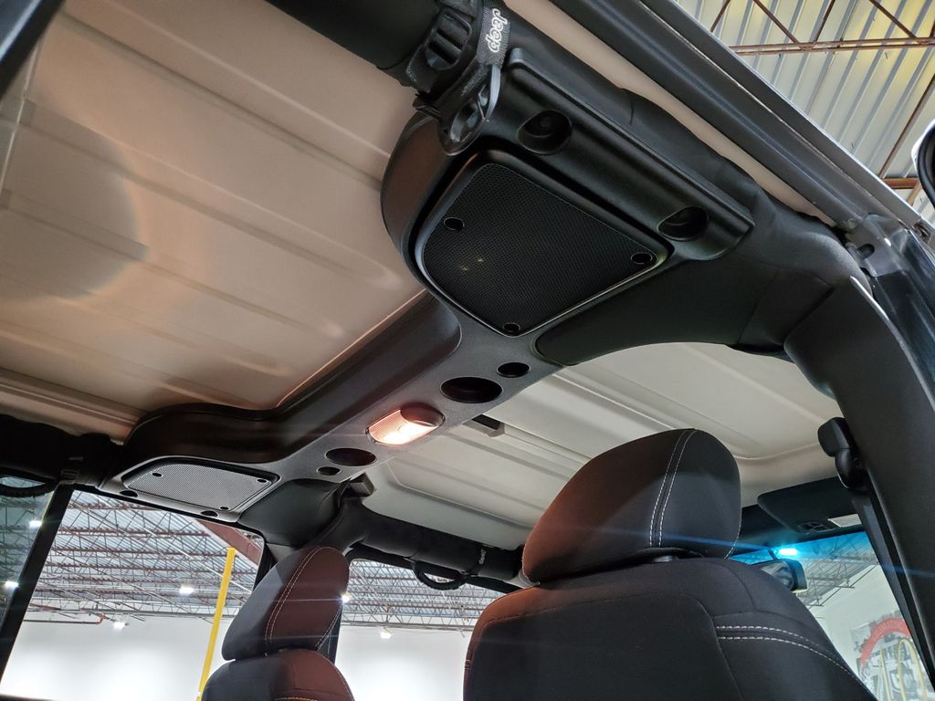 2015 Jeep Wrangler Unlimited Rubicon - Photo 24