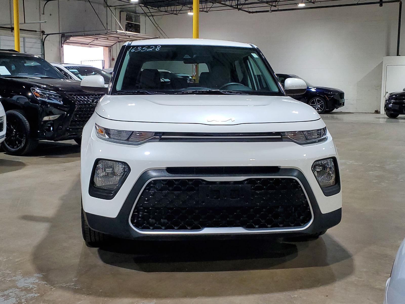 2022 Kia Soul LX photo 2