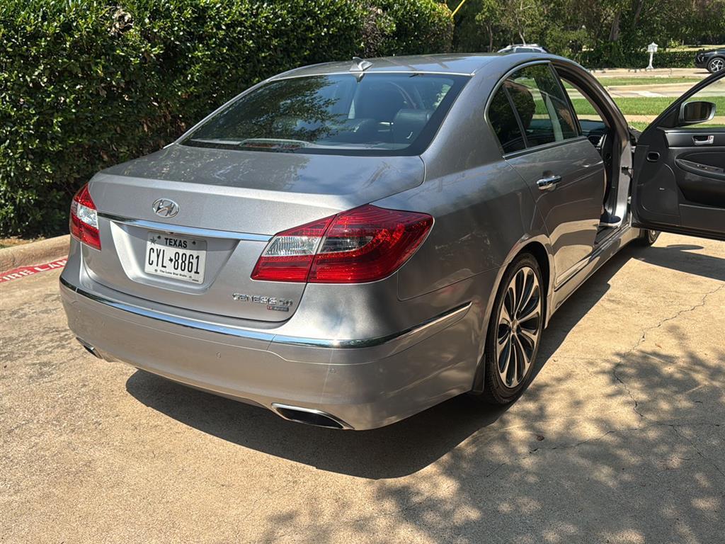 2013 Hyundai Genesis 5.0 R-Spec photo 3