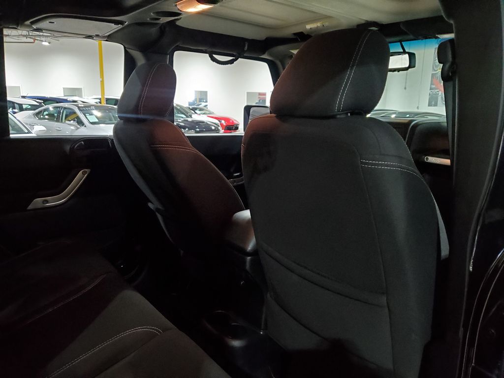 2015 Jeep Wrangler Unlimited Rubicon - Photo 23