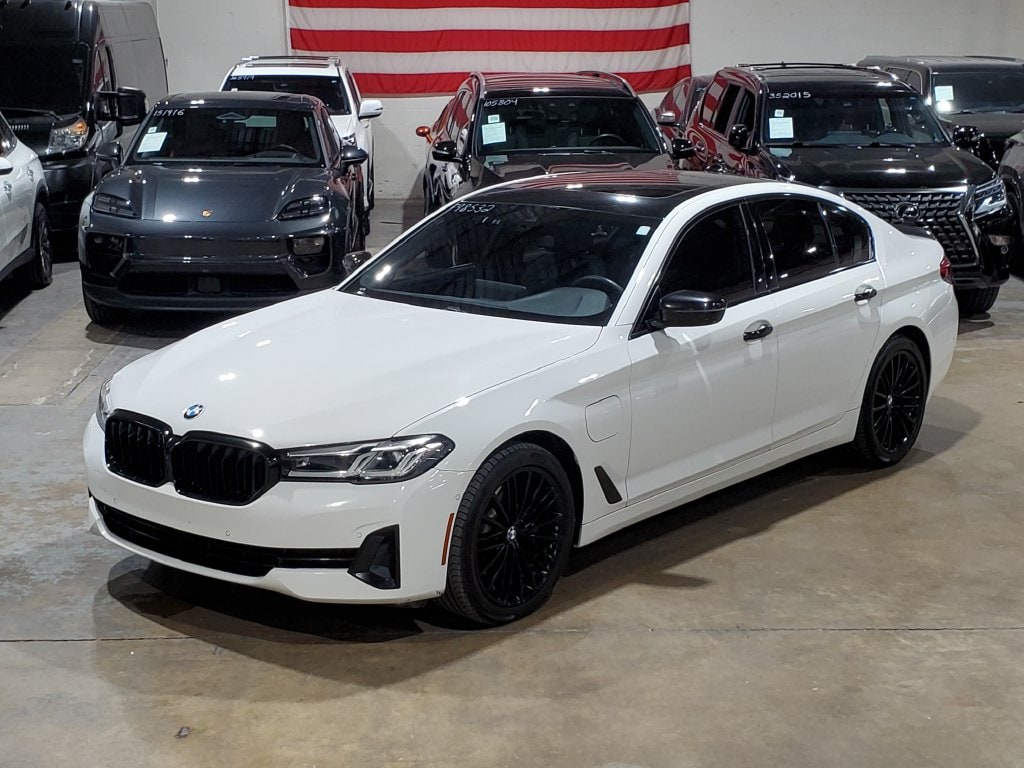 2021 BMW 5 Series 530e - Photo 37