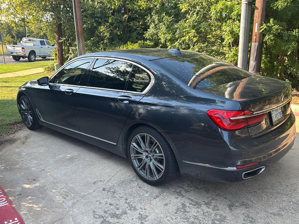 2019 Bmw 740i Sedan photo 2
