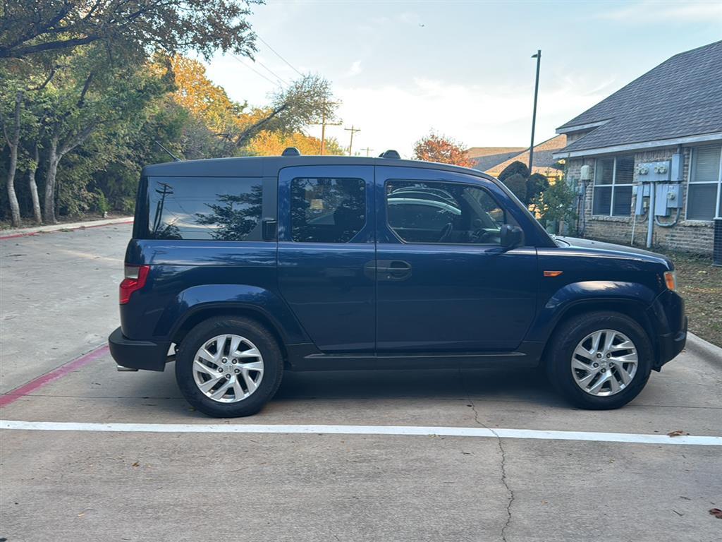 2009 Honda Element LX photo 2