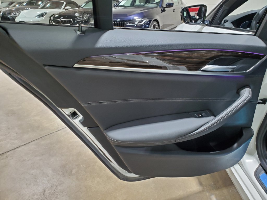 2021 BMW 5 Series 530e - Photo 28