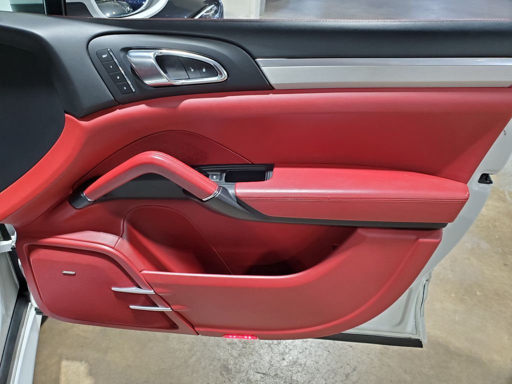 2016 Porsche Cayenne GTS - Photo 17