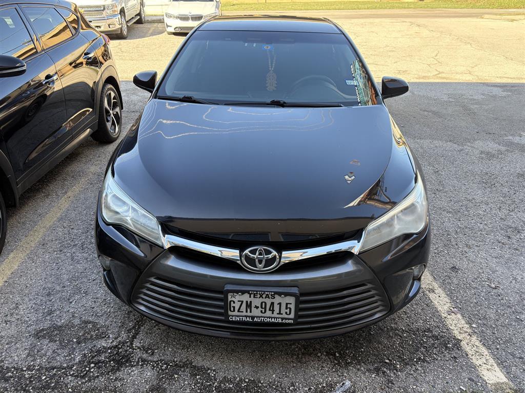 2015 Toyota Camry LE photo 3
