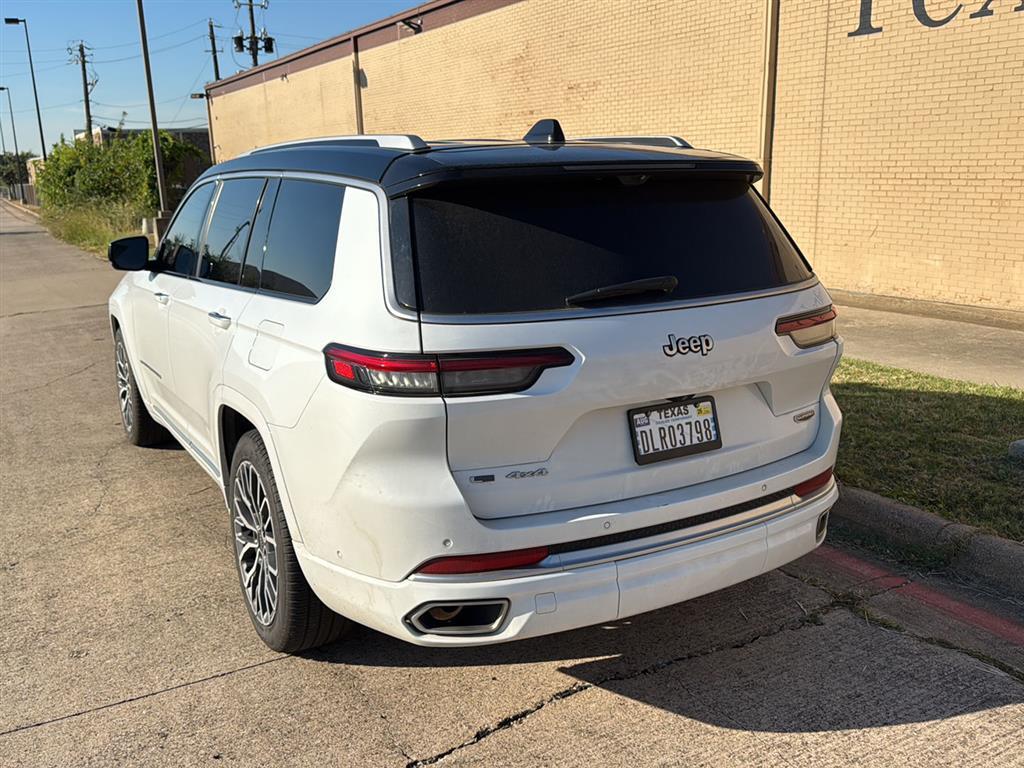 2021 Jeep Grand Cherokee L Summit Reserve photo 2