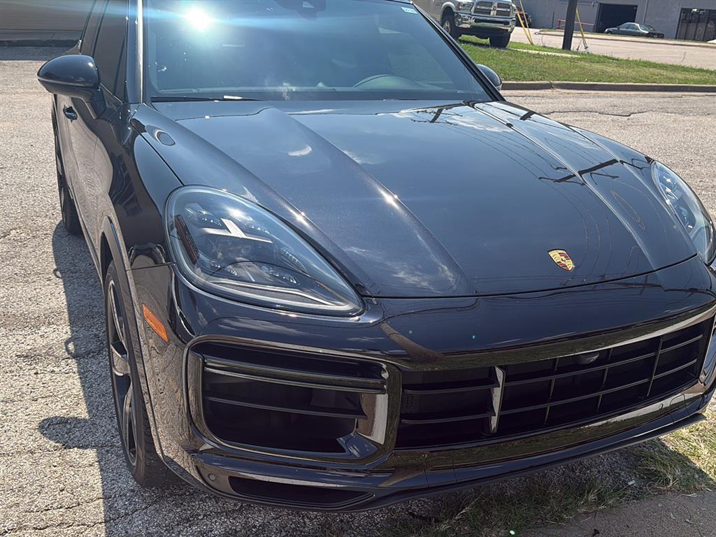2020 Porsche Cayenne Turbo photo 2