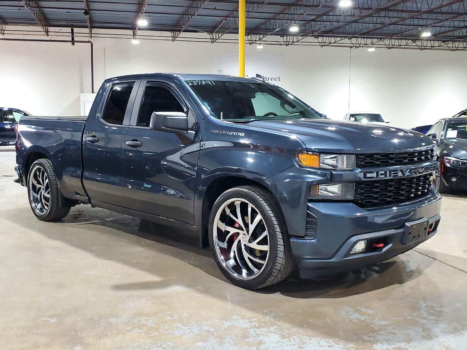 2019 Chevrolet Silverado 1500 Custom photo 3
