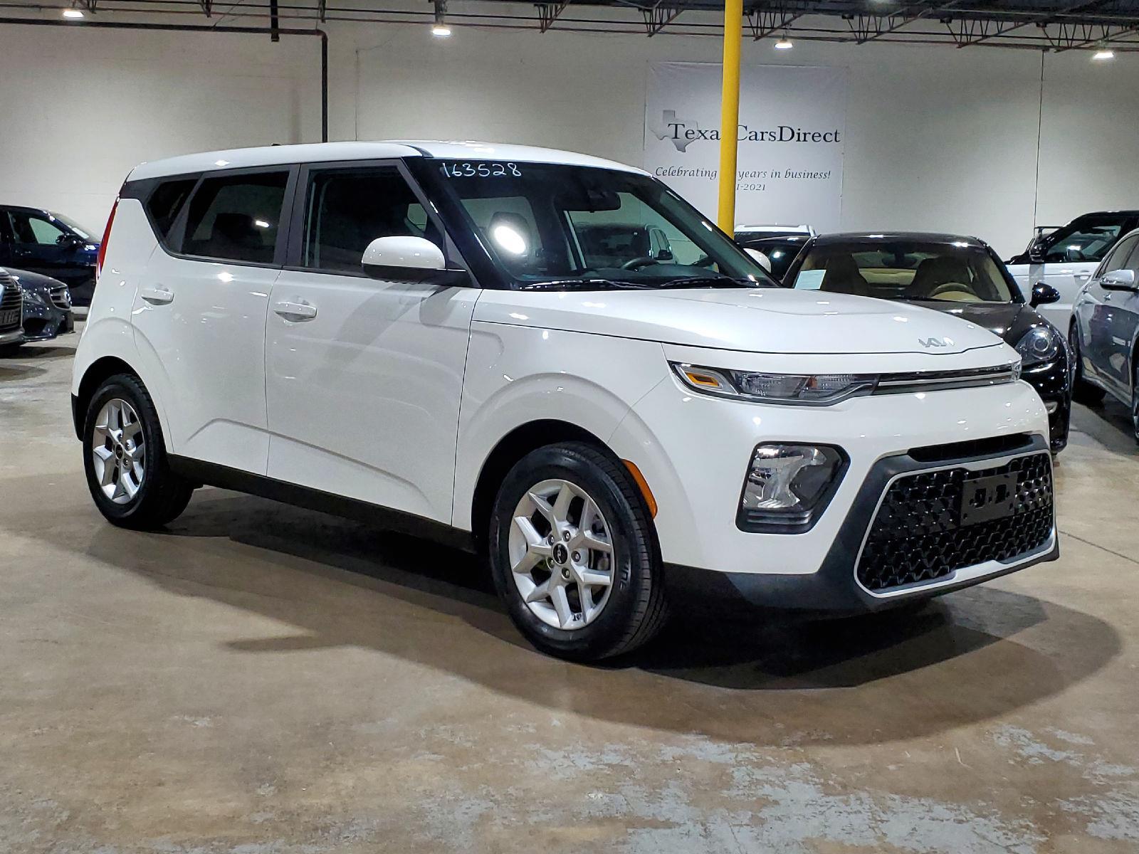 2022 Kia Soul LX photo 3