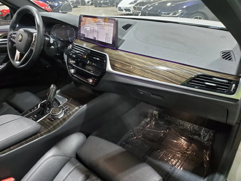 2021 BMW 5 Series 530e - Photo 15
