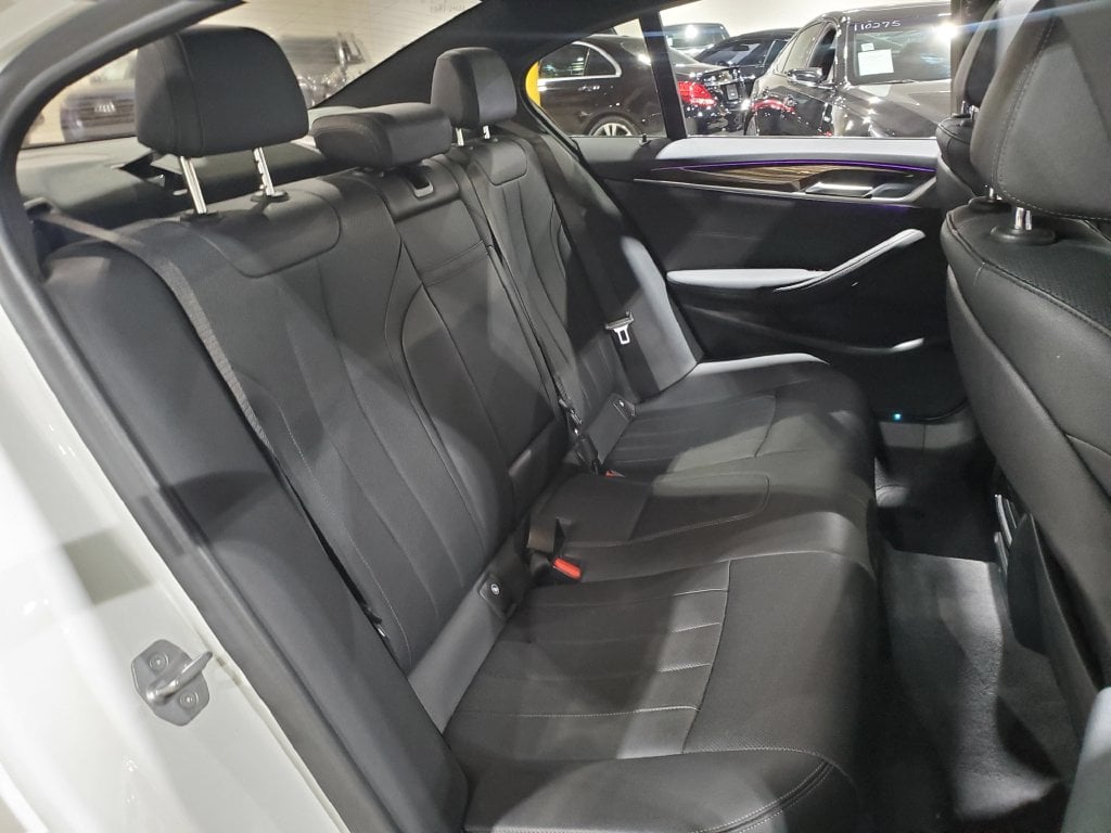 2021 BMW 5 Series 530e - Photo 22