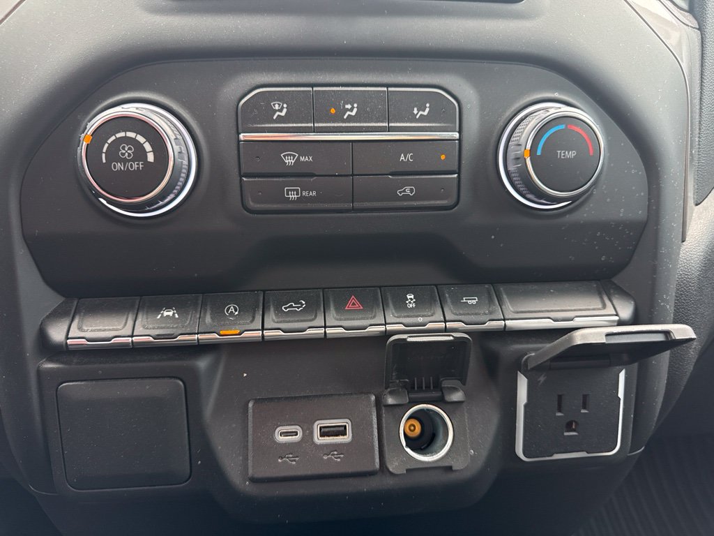 2024 Chevrolet Silverado 1500 Custom 2.7L Turbo Crew CAB/1-Owner Clean Carfax thumbnail 14