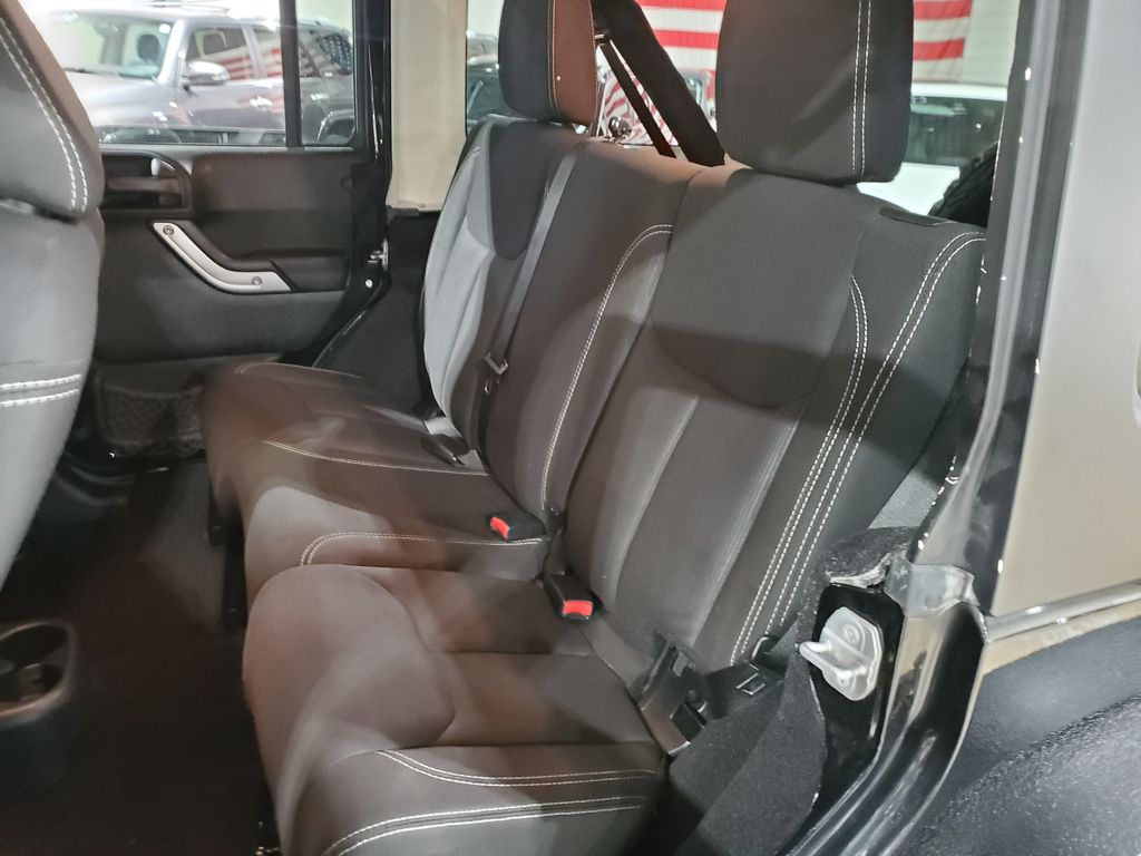2015 Jeep Wrangler Unlimited Rubicon - Photo 26