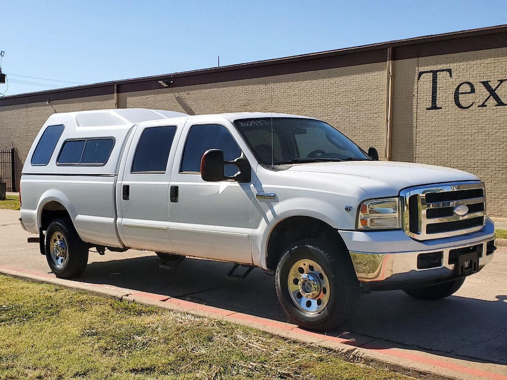 Used 2005 Ford Super Duty F-250 XLT 6.8L V10 CREW CAB 172in WB/CLEAN CARFAX Truck Crew Cab