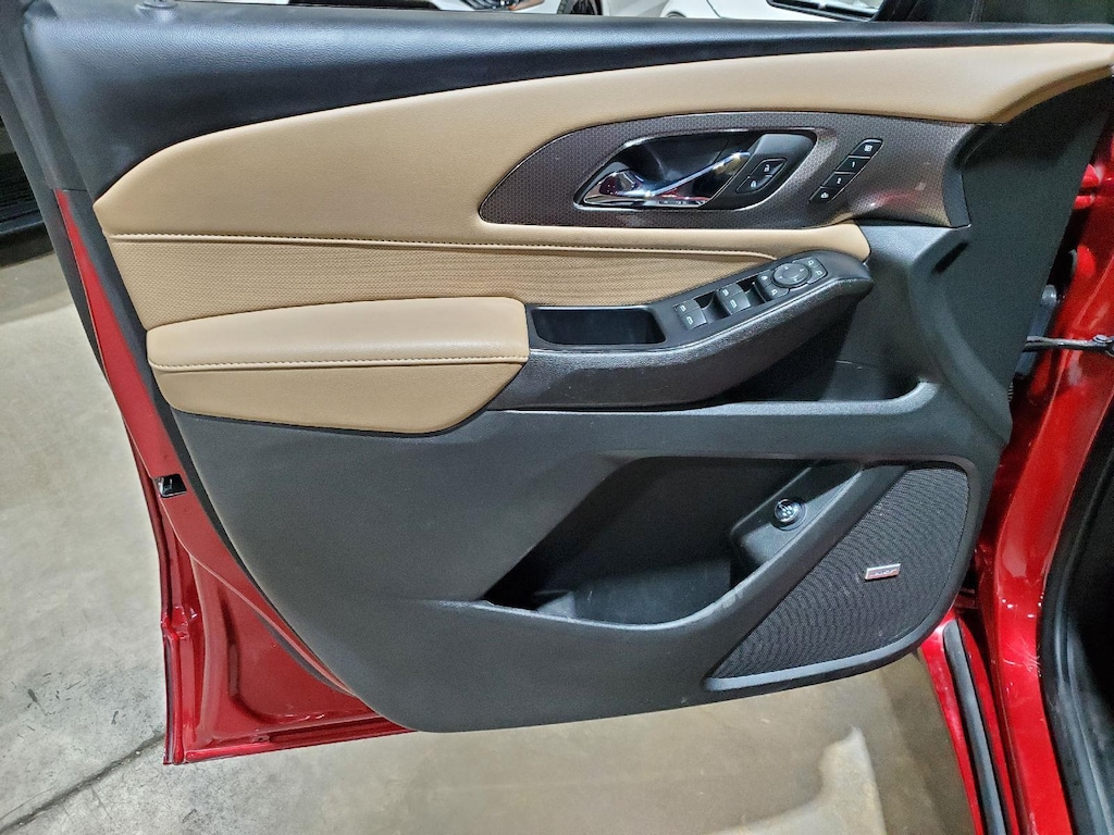 2023 Chevrolet Traverse Premier photo 2