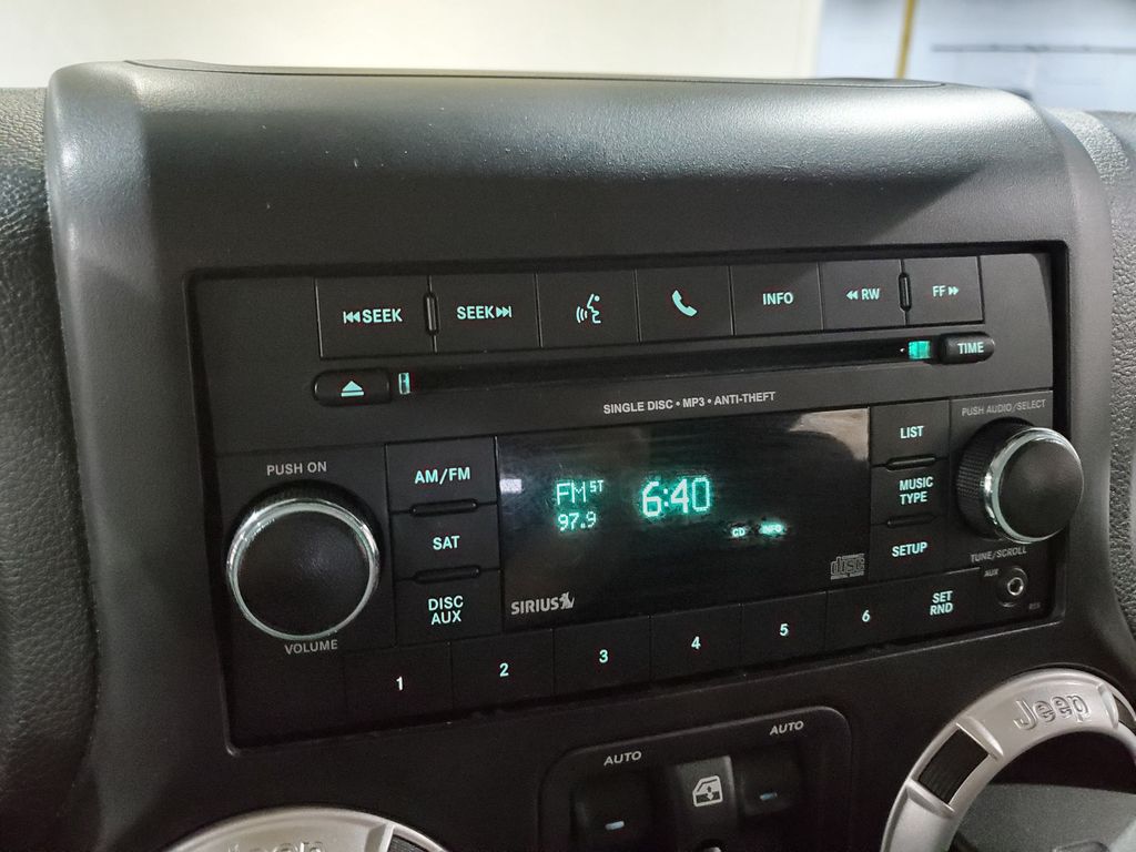 2015 Jeep Wrangler Unlimited Rubicon - Photo 32