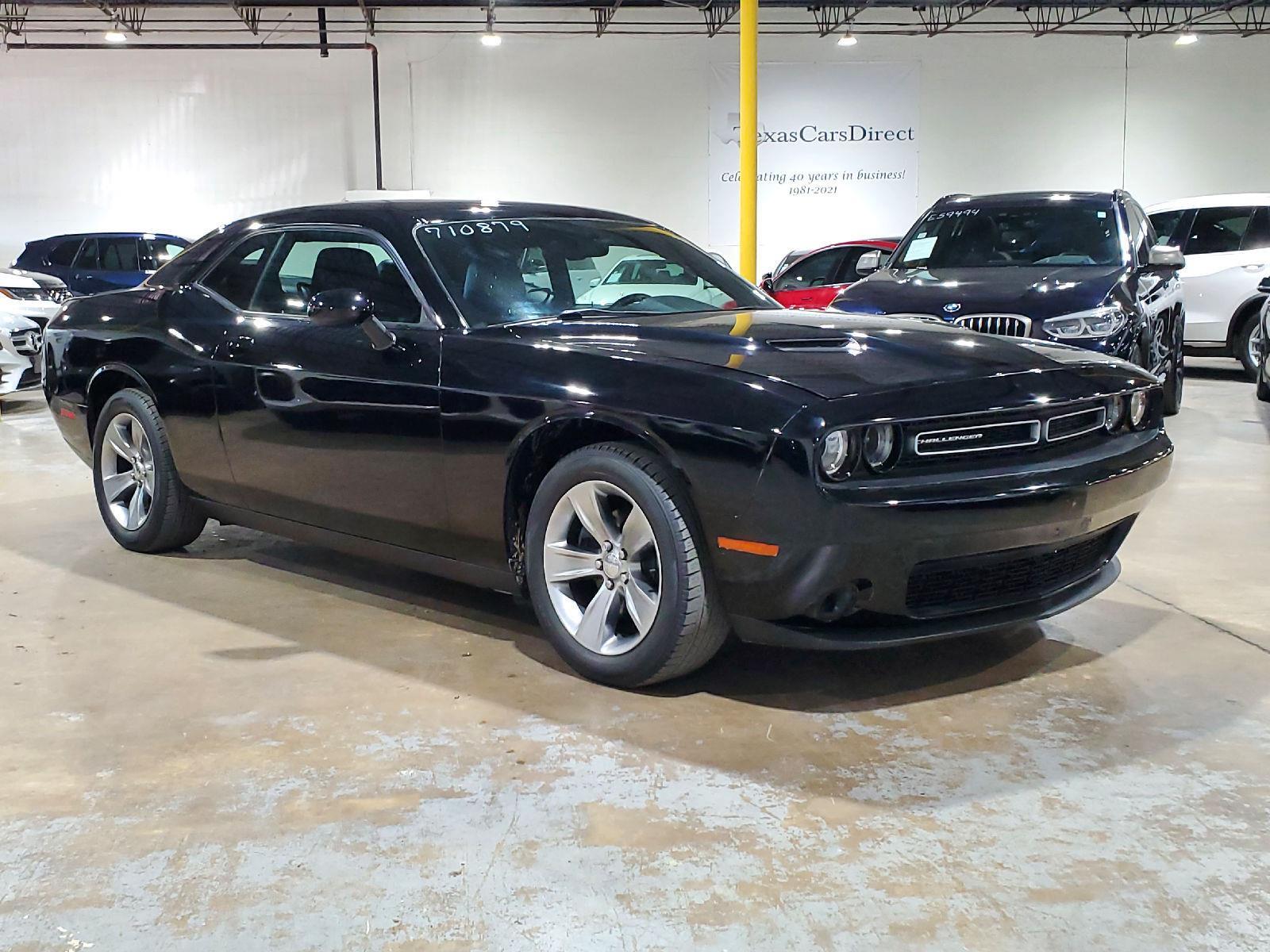 2015 Dodge Challenger SXT photo 3