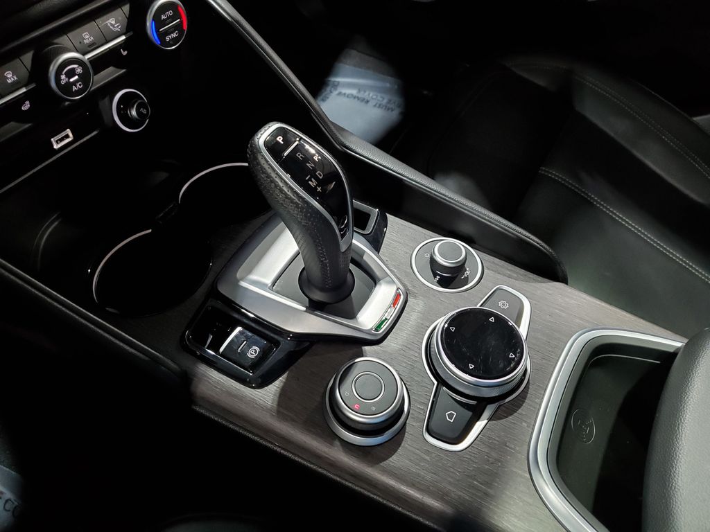 2022 Alfa Romeo Giulia Ti - Photo 32